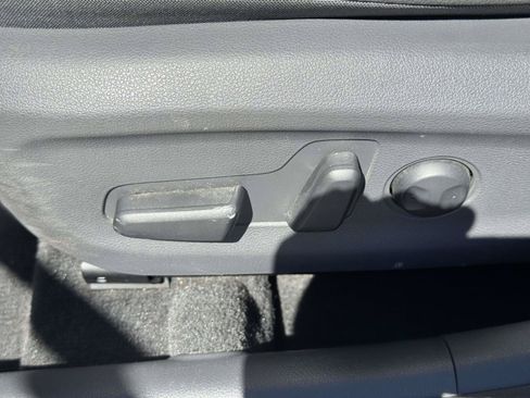 Used 2018 Hyundai Ioniq Limited FWD image 17