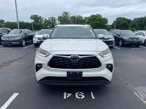 Used 2021 Toyota Highlander Limited AWD/4WD image 2