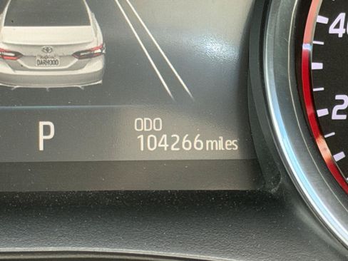 Used 2018 Toyota Camry XSE FWD image 26