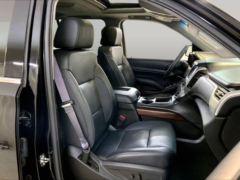 Used 2017 GMC Yukon SLT w/ Premium Edition AWD/4WD image 8