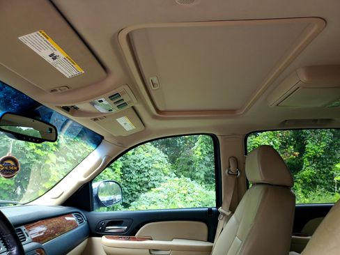 Used 2007 Chevrolet Suburban LTZ w/ LTZ Preferred Equipment Group image 18