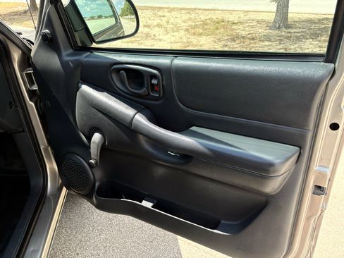 Used 2003 GMC Sonoma SL w/ Convenience Package image 26