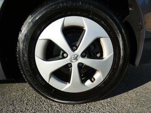 Used 2015 Toyota Prius Two image 17