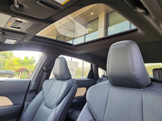 New 2026 Lexus ES 500e AWD/4WD image 9