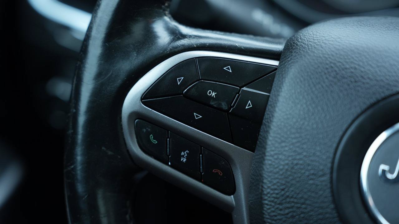 Used 2019 Jeep Cherokee Limited AWD/4WD image 15