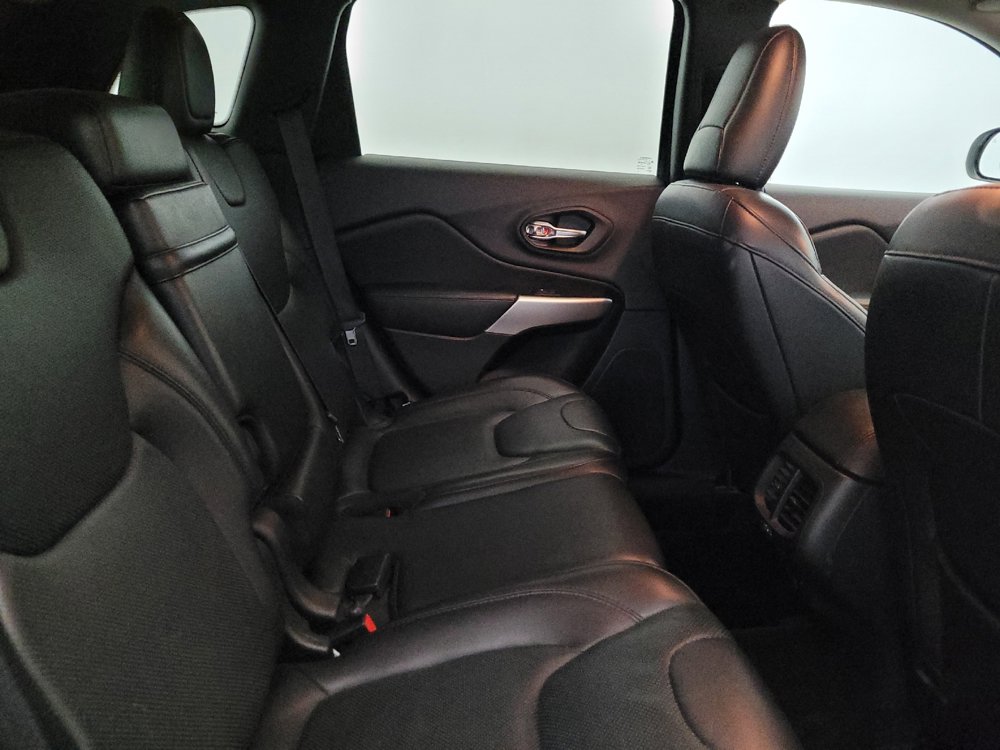 Used 2017 Jeep Cherokee Overland AWD/4WD image 19