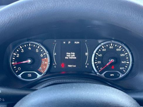 Used 2023 Jeep Renegade Latitude AWD/4WD image 10