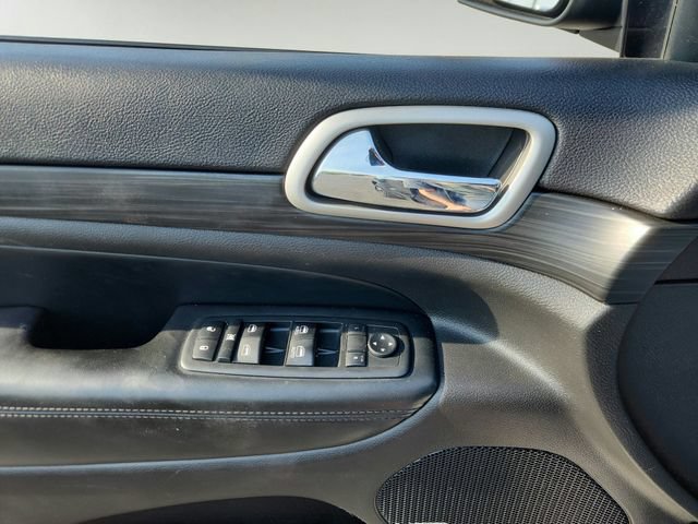 Used 2019 Jeep Grand Cherokee Altitude AWD/4WD image 18