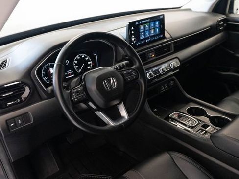 Used 2025 Honda Pilot EX-L image 3