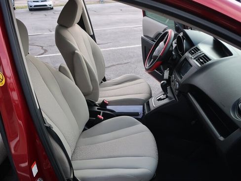 Used 2012 MAZDA MAZDA5 Touring w/ Moonroof & Audio Pkg image 17