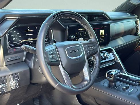 Used 2025 GMC Sierra 1500 Denali Ultimate image 9