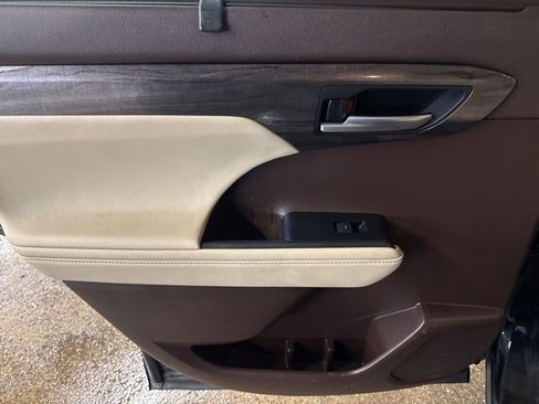 Used 2021 Toyota Highlander Limited image 20