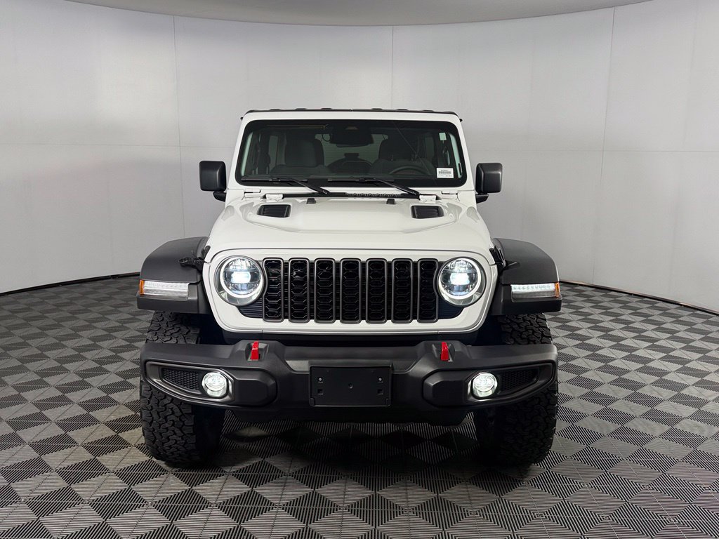 Used 2025 Jeep Wrangler Unlimited Rubicon w/ Convenience Group AWD/4WD image 4