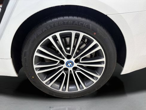 Used 2019 BMW 530e w/ Convenience Package image 7