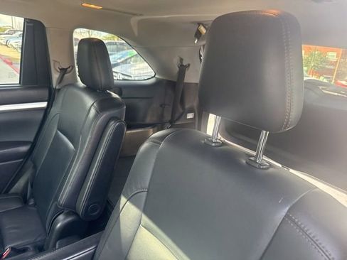Used 2018 Toyota Highlander XLE image 10