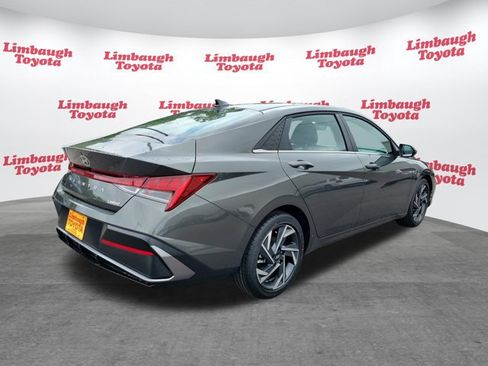 Used 2025 Hyundai Elantra Limited FWD image 26