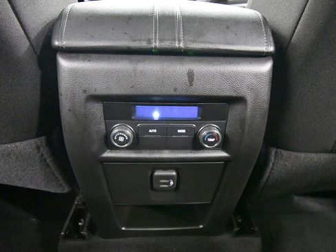 Used 2023 Chevrolet Traverse LT AWD/4WD image 16