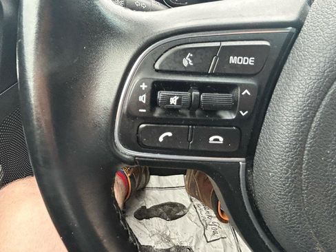 Used 2020 Kia Niro LXS FWD image 18