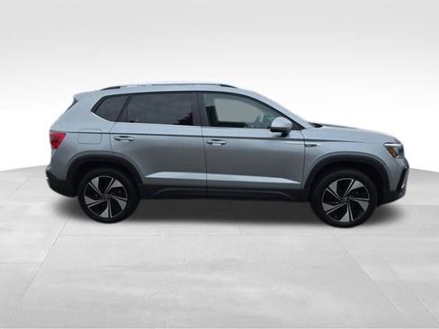 Used 2024 Volkswagen Taos SE image 9