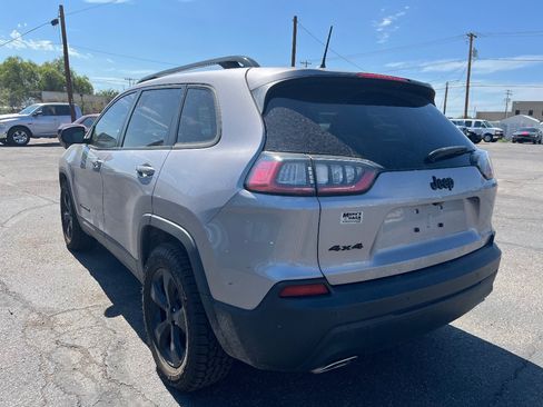 Used 2019 Jeep Cherokee Latitude Plus AWD/4WD image 5
