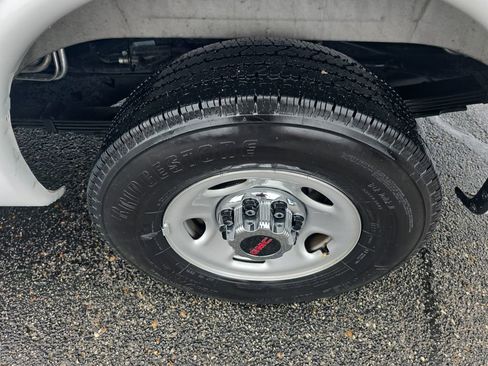 Used 2025 GMC Savana 3500 LT w/ LT Preferred Equipment Group RWD image 11