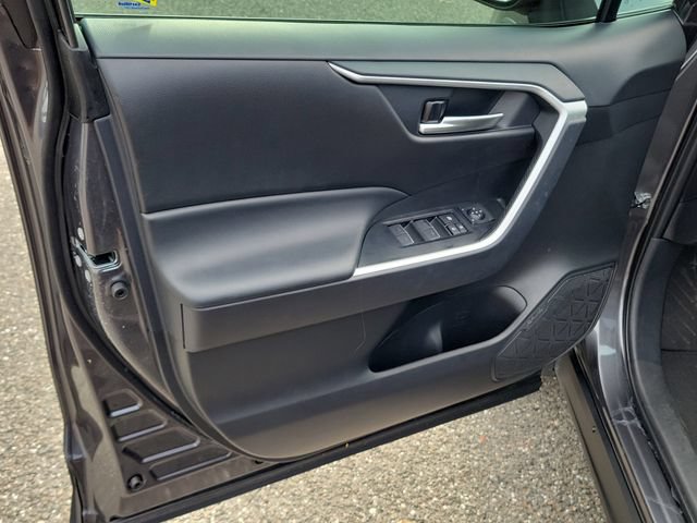 Used 2025 Toyota RAV4 XLE w/ Convenience Package FWD image 20