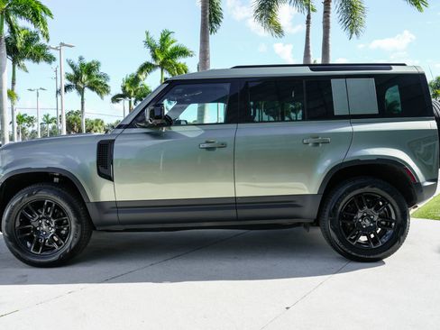Used 2025 Land Rover Defender 110 S image 22