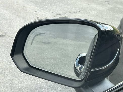 Used 2023 Volvo XC40 B5 Plus AWD/4WD image 17