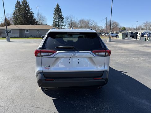 Used 2021 Toyota RAV4 LE image 4