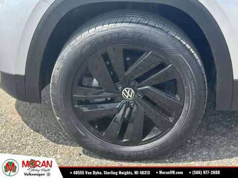 Certified 2023 Volkswagen Atlas Cross Sport SE w/ Panoramic Sunroof Package AWD/4WD image 8