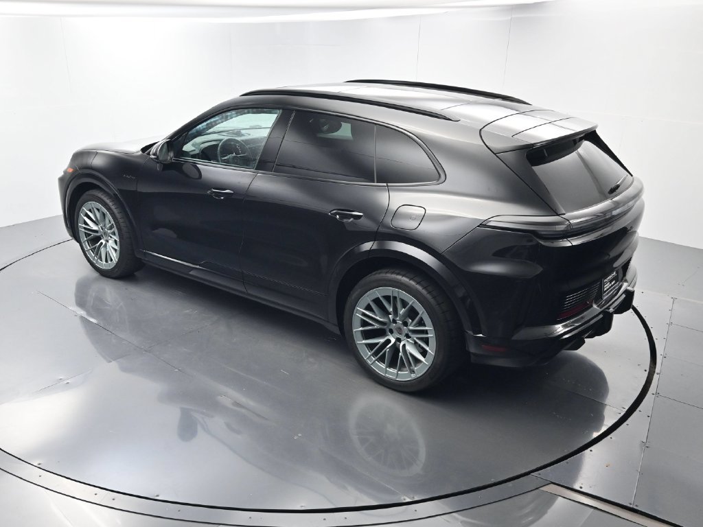 Certified 2026 Porsche Cayenne Turbo AWD/4WD image 34