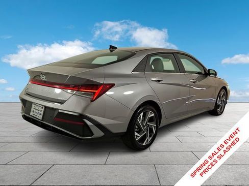 Certified 2024 Hyundai Elantra Limited FWD image 8