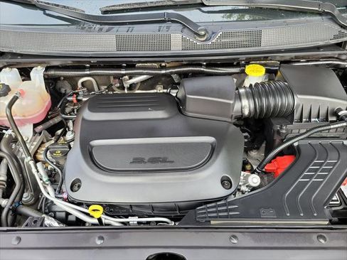 Certified 2024 Chrysler Pacifica Touring-L image 26