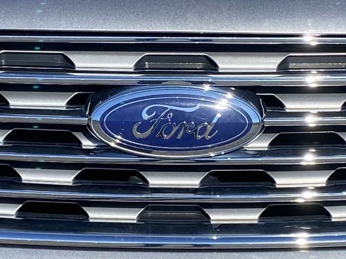 Used 2024 Ford Edge Titanium image 34
