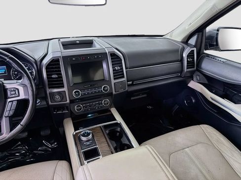 Used 2018 Ford Expedition Max Platinum RWD image 25