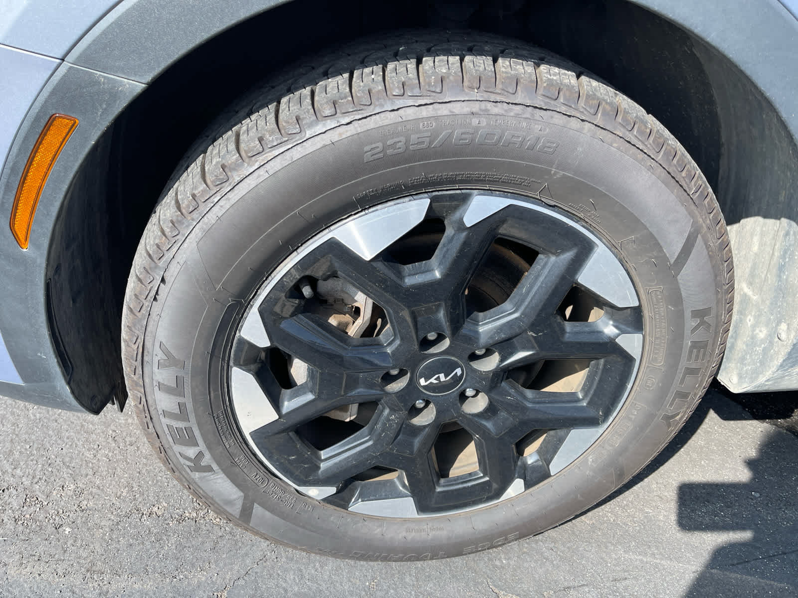 Used 2024 Kia Sorento S FWD image 2