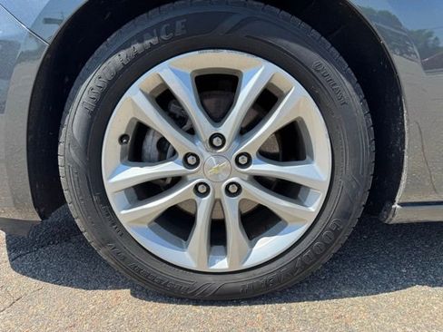 Used 2017 Chevrolet Malibu LT FWD image 25