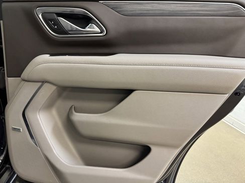 Used 2021 GMC Yukon SLT w/ SLT Premium Package image 30