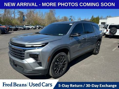 Used 2025 Chevrolet Traverse LT w/ Sun and Wheel Package image 1