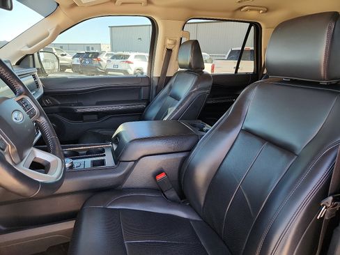 Used 2023 Ford Expedition XLT image 10