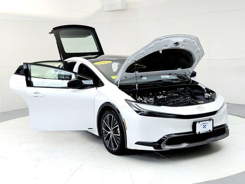 Used 2023 Toyota Prius Limited w/ Limited Premium Package AWD/4WD image 9