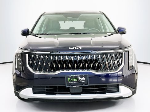Used 2026 Kia Carnival FWD image 2