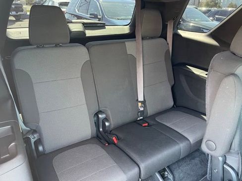 Used 2023 Chevrolet Traverse LT image 13