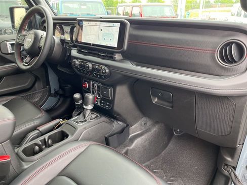 Used 2024 Jeep Wrangler Unlimited Rubicon AWD/4WD image 49