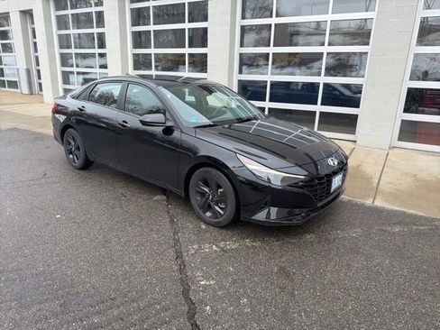 Used 2023 Hyundai Elantra SEL w/ Preferred Accessory Package image 1