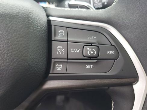 New 2025 Jeep Grand Cherokee Limited image 32