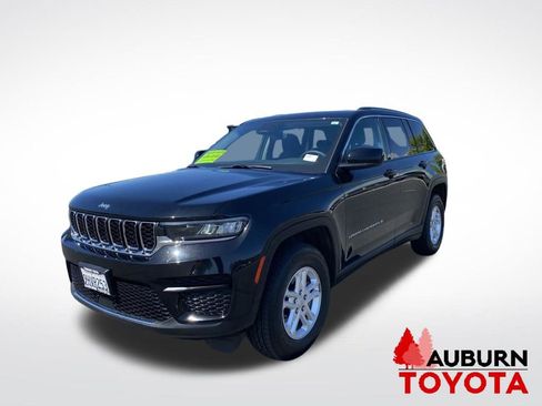 Used 2023 Jeep Grand Cherokee Laredo w/ Luxury Tech Group I AWD/4WD image 3