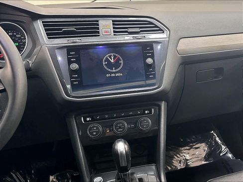 Used 2021 Volkswagen Tiguan SE w/ Panoramic Sunroof Package FWD image 12
