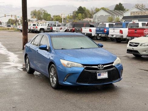 Used 2017 Toyota Camry SE image 2