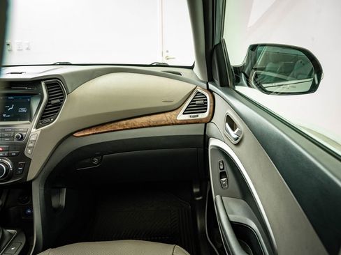 Used 2017 Hyundai Santa Fe Limited image 53